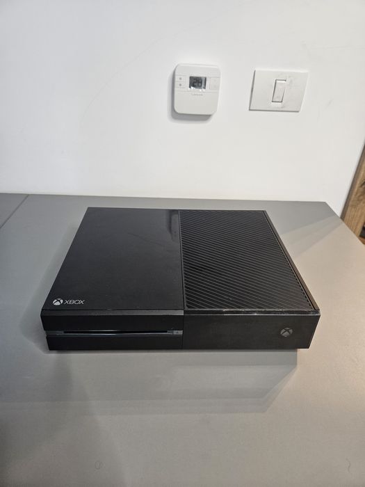 Xbox One 500GB + 3 jocuri