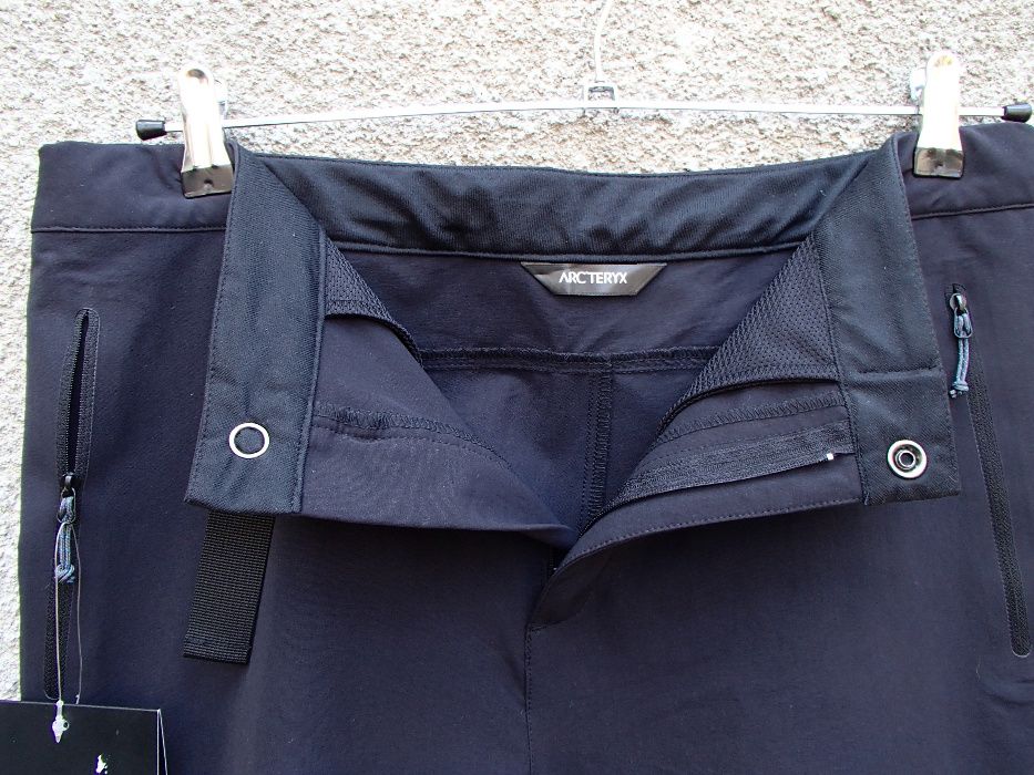 Продавам лек пролетноесенен разтеглив черен панталон Arc'teryx