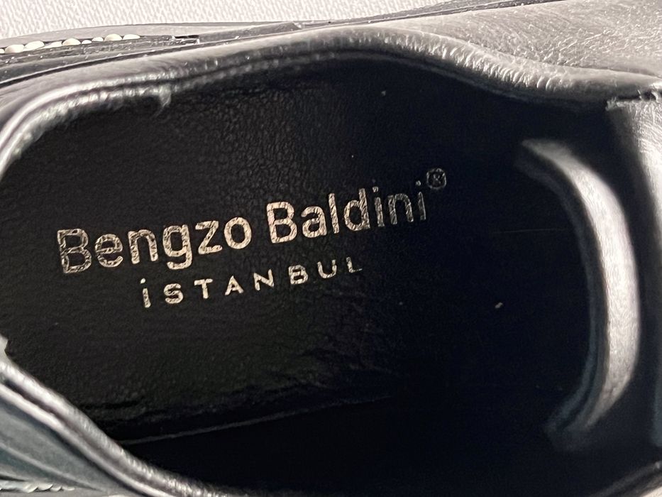 Продаются черные лоферы