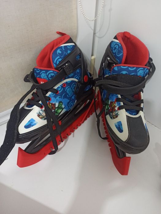 Коньки на мальчика новые.