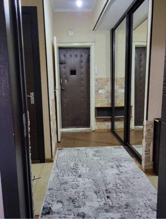 Сергели 6,3 хона 7 этаж срочно сотилади