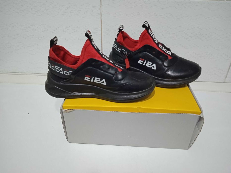 Кроссовки на мальчика 35 р