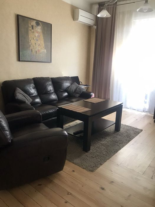 Продавам кожен диван