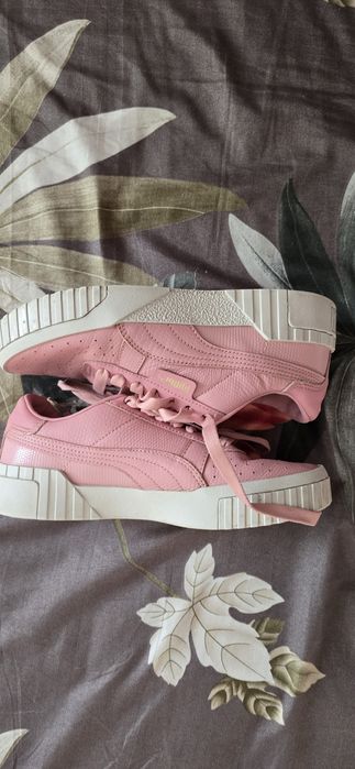 Adidasi puma ,roz ,din piele