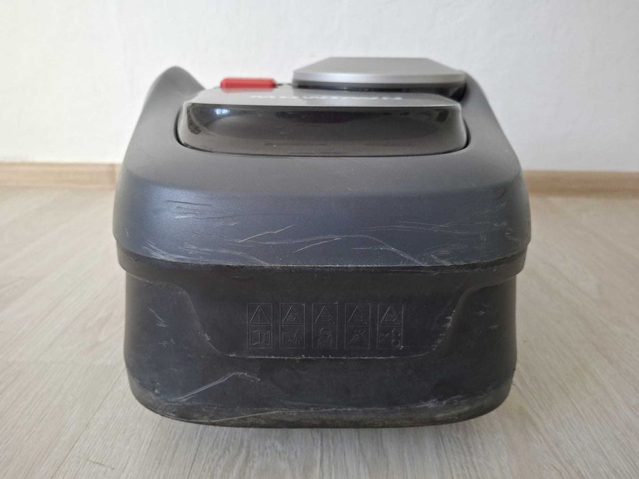 Robot de tuns Gazon fara fir perimetral GPS 4G Segway Navimow i108E