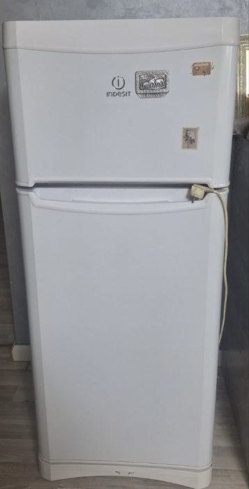 Холодильник рабочий , очень вместительный