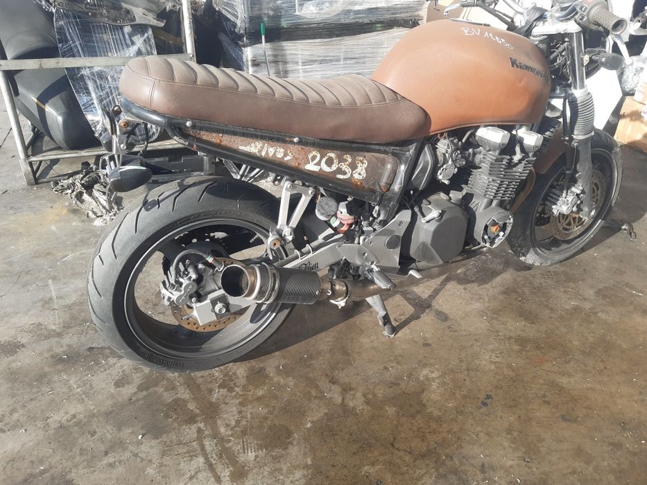 Мотоциклет Кавазаки Зр 750(Kawasaki ZR 750)-на части