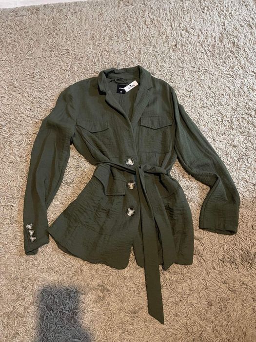 Compleu, sacou si pantaloni, costum de in kaki, nou cu eticheta Sinsay