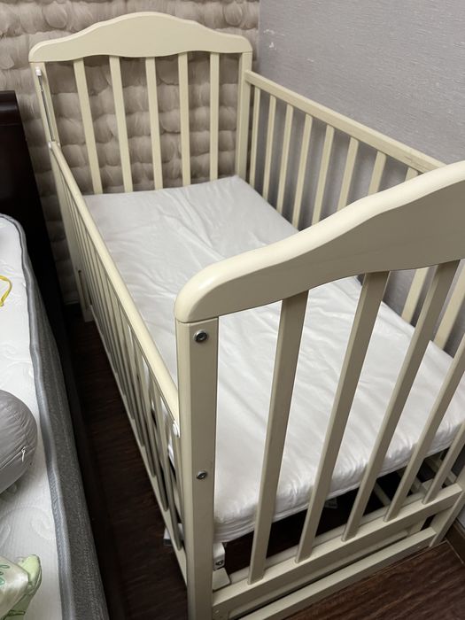 Детская кроватка с матрасом