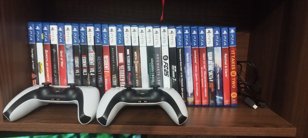 Продам PS5 с коллекцией игр