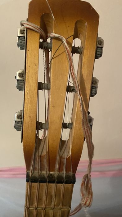 Гитара 20000тг келісім бар