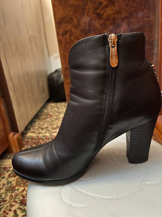 Женские сапоги из натуральной кожи.