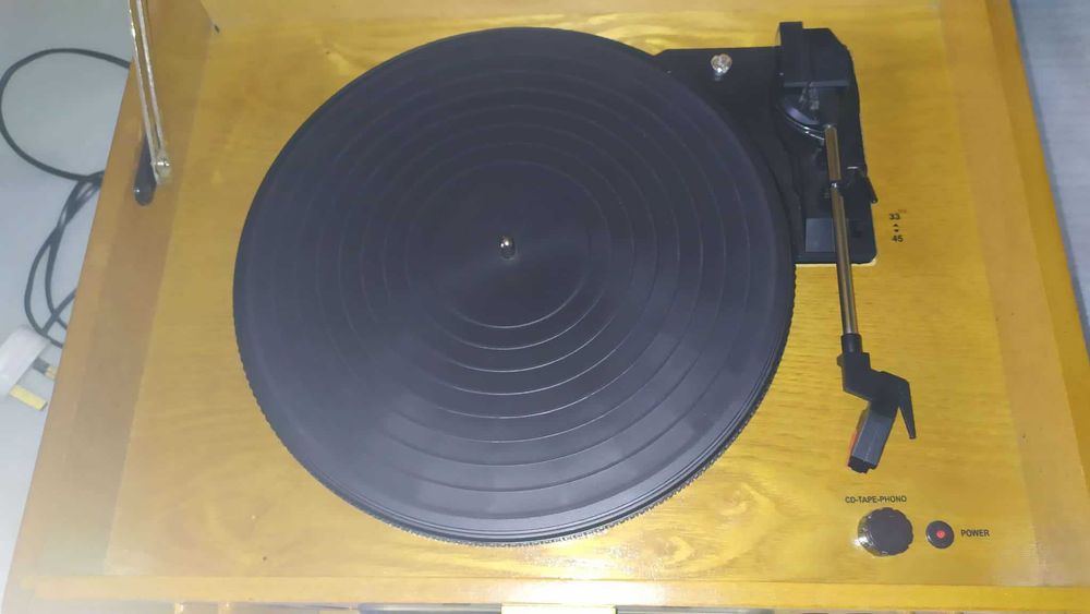 Ретро Грамофон,Касета,СД 3 в едно в отлично състояние от чужбина