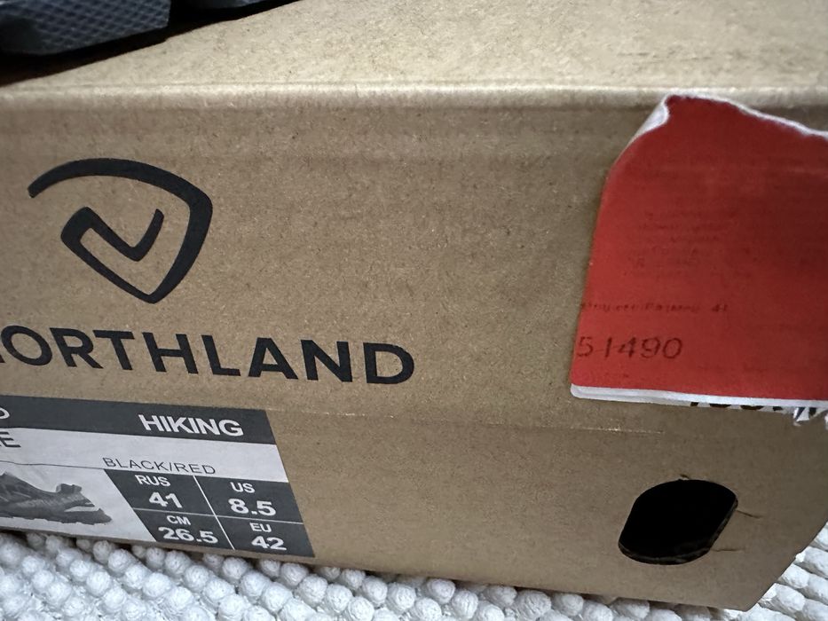 Кроссовки  новые