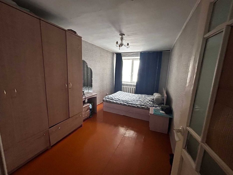 продам 2 комн Зайсан 1995 кирпич