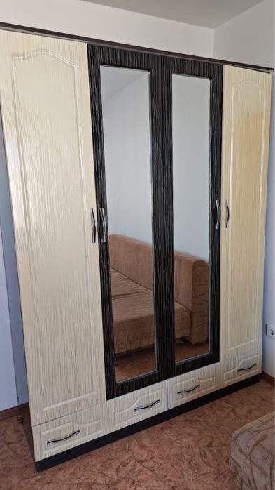 Срочно продам диван тахта и шкаф