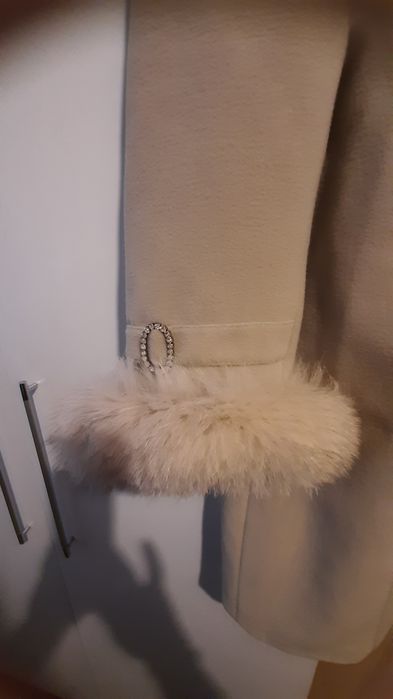 Красиво палто  обличано  броени пъти