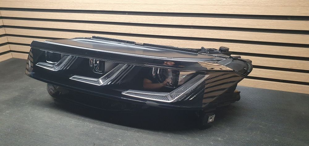 Vw Touareg 3 III 761 lift far stanga full led matrix facelift