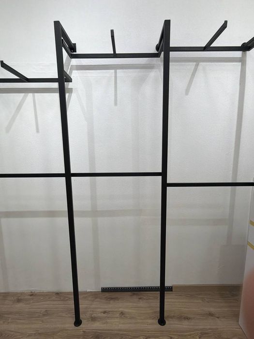 Металлические стойки для магазина