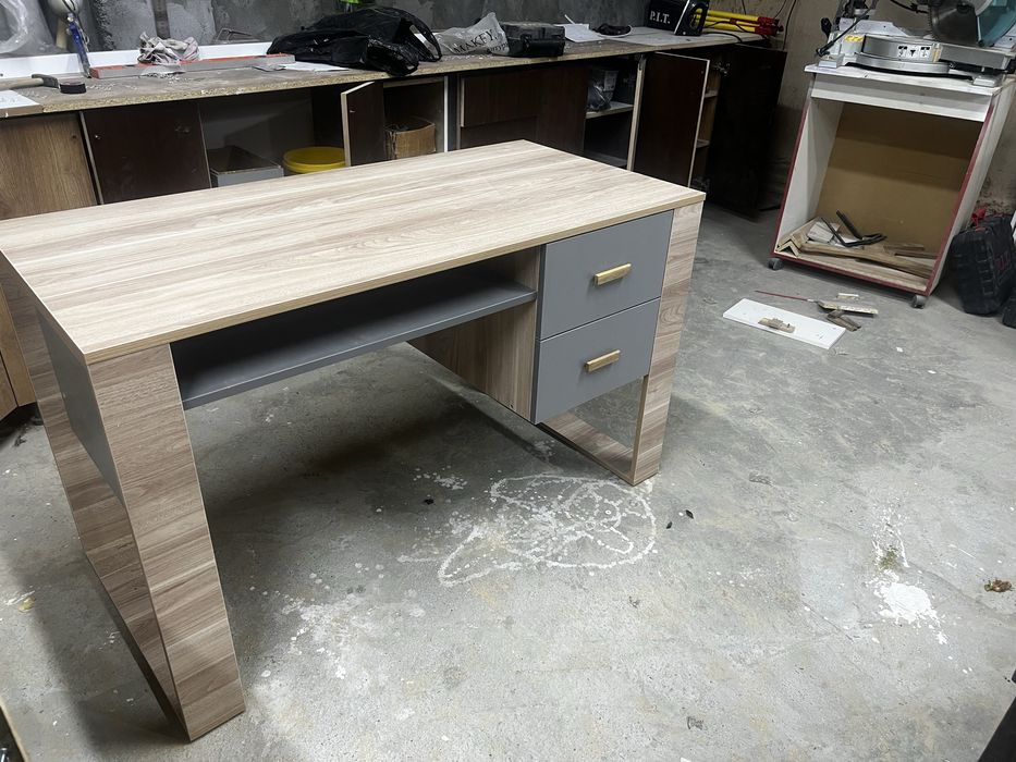 D&D mebel  ish stoli