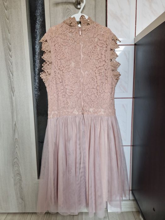 Прекрасна рокля с дантела