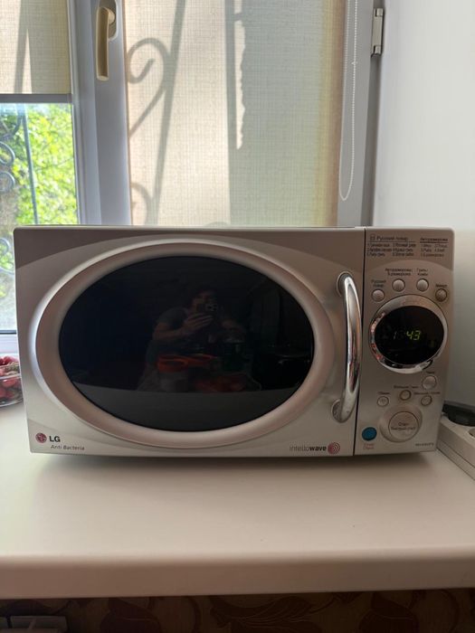 Продам микроволновую печь с грилем LG