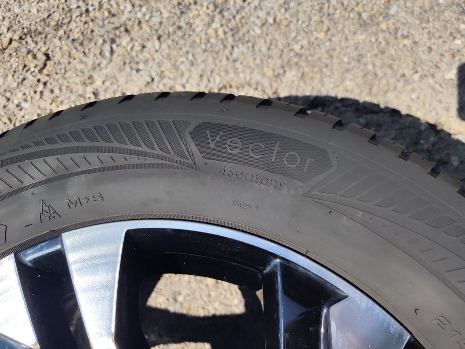 215/60/17" 4бр Good year vector all season, dot0323,6-7mm