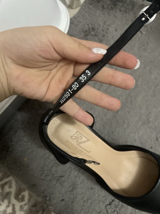 Продаю туфли новые