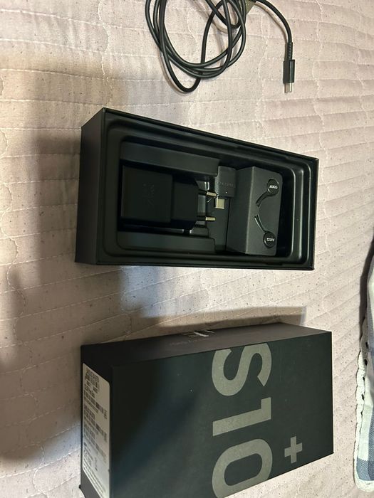 Продаются Самсунг с10+