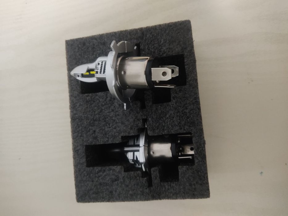 Би Лэд H4 лампочка