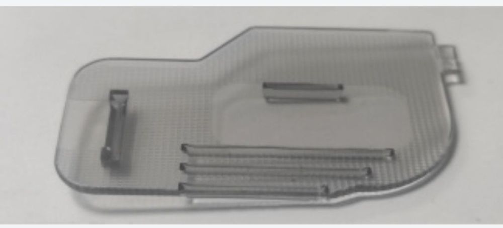 Крышка игольной пластины...