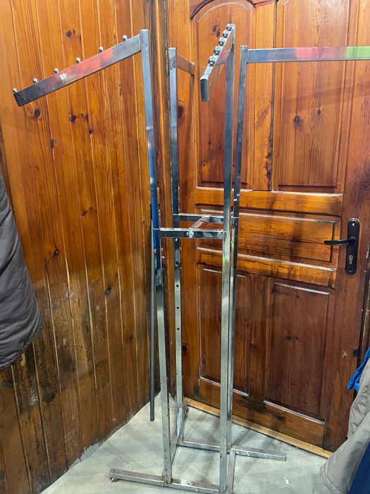 Закачалка за дрехи колани