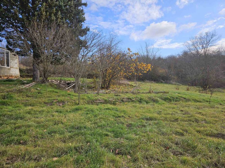 Парцел  в с.Садово 2050кв.м