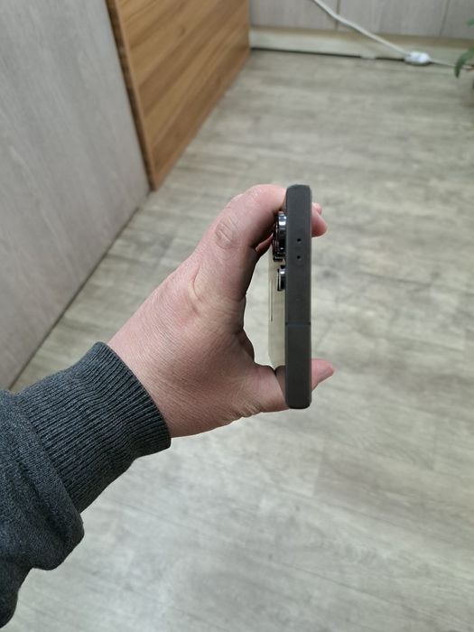 Samsung S23 Ultra xotirasi 12/256GB