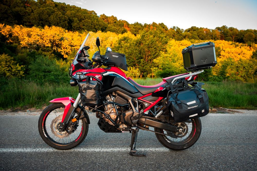 Honda Africa Twin CRF1100 DCT (2020) - Accesorizata complet, gata de drum