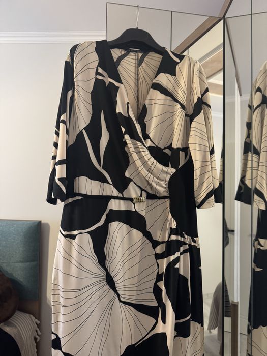 Офицална рокля черно и бежово