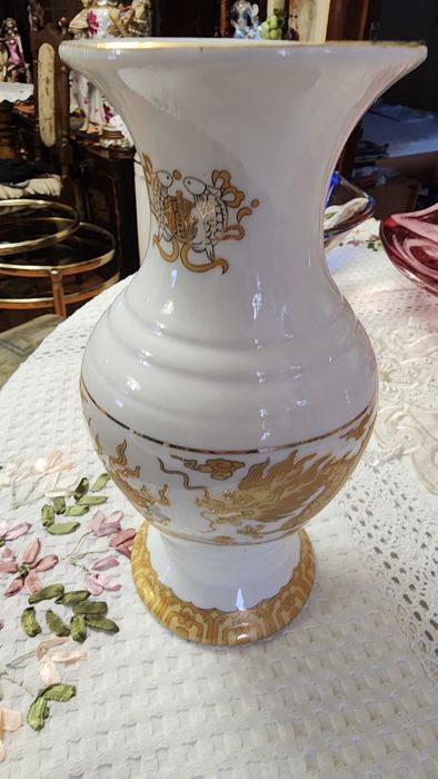 Белая Ваза из Вьтенама