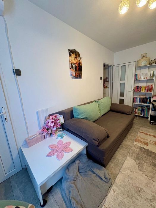 Apartament semidecomandat Valea Roșie