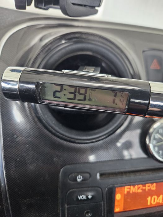 Ceas cu termometru pentru masina