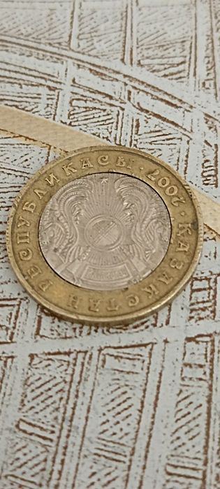 Монета 100 тенге 2007 года, 25 центов США Брак