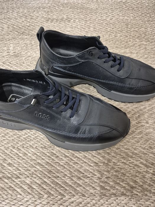 Продам кроссовки кожаные