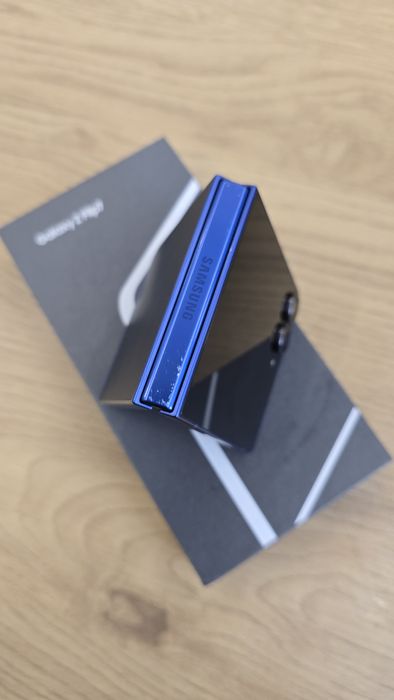 Samsung Galaxy Z Flip 7  Гаранция + Застраховка + Подаръци