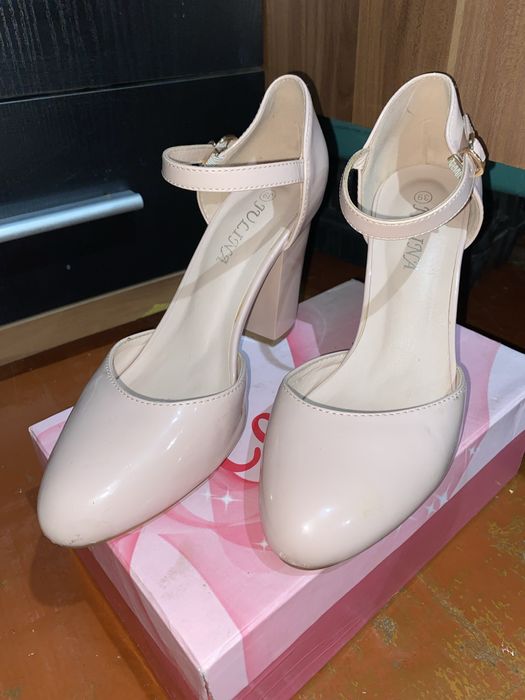 Продам туфли                                   женские