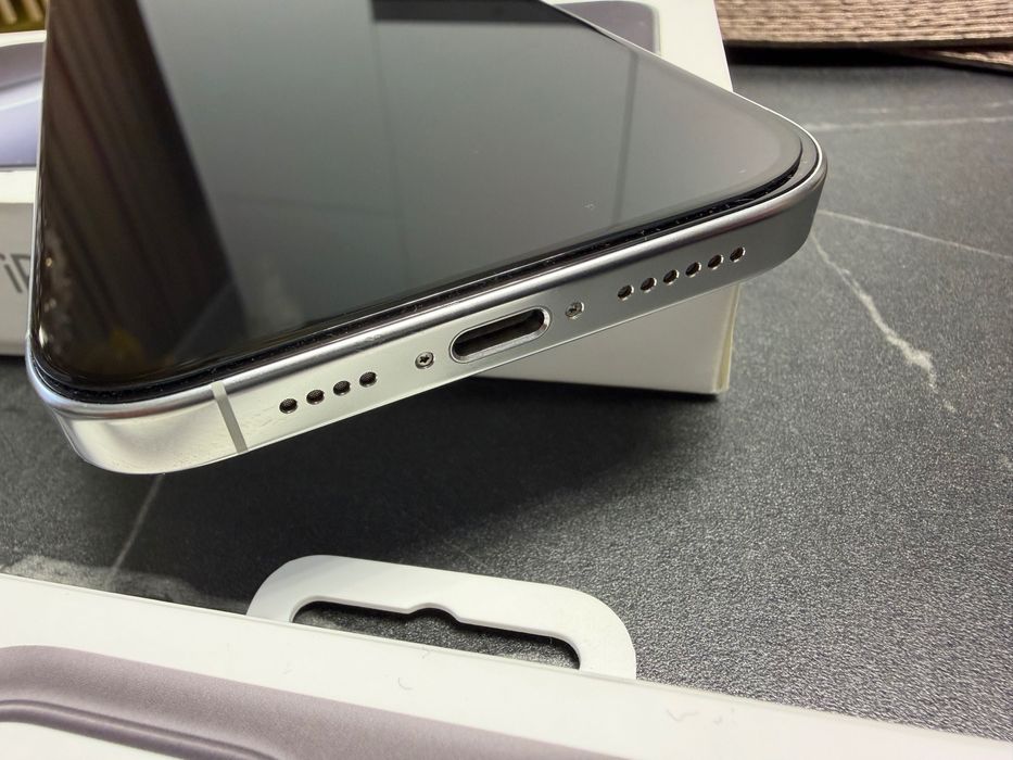 iPhone 16 Pro Max ,100% baterie + husă Apple,iOS 18