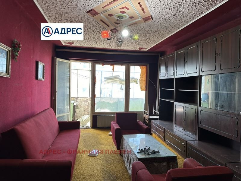 Продава се Двустаен апартамент в Плевен, Сторгозия - 74 кв.м за 946 €/кв.м - Снимка #1