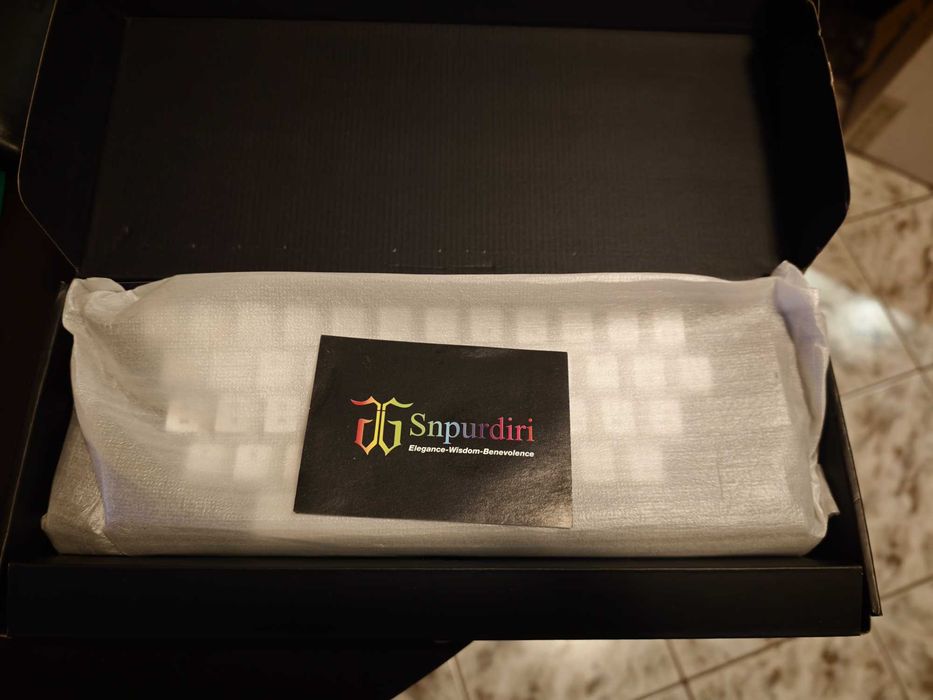 ЧИСТО НОВА геймърска клавиатура Snpurdiri 60% RGB (Черно / Бяло)