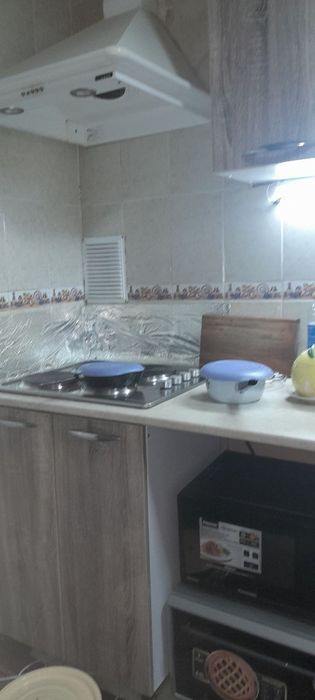 Барча уй жихозлари ва техникалари билан 1 хоналик уй сотилади