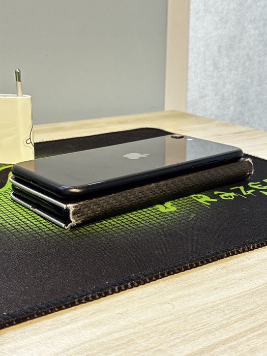 iPhone SE 2022 чисто нов!