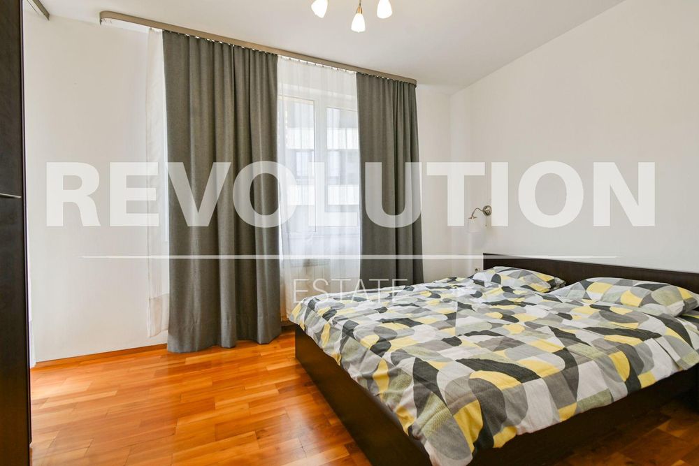 Тристаен апартамент в ж.к. Дианабад.