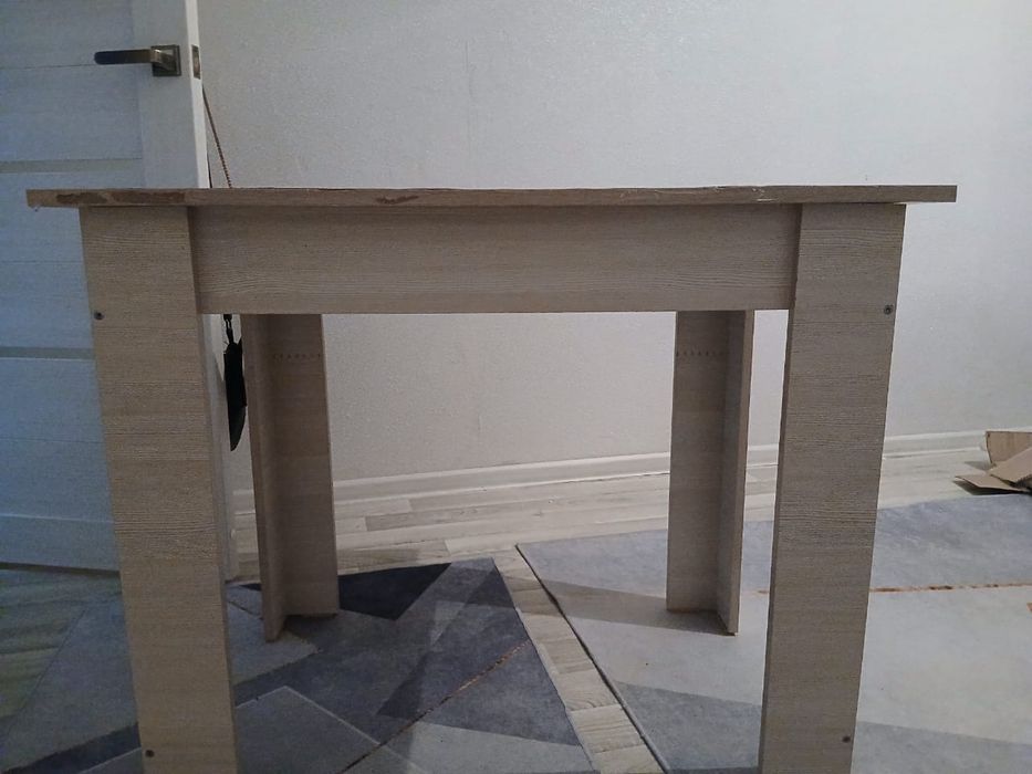 Стол в хорошем состоянии